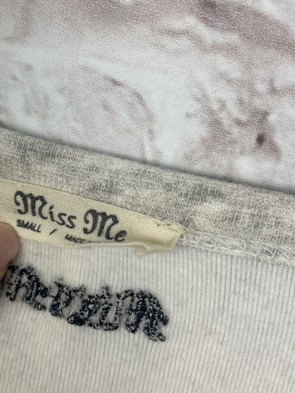 Miss Me Buckle Gothic Logo Y2K Long Sleeve Cropped Tee Size S - Picture 4 of 6